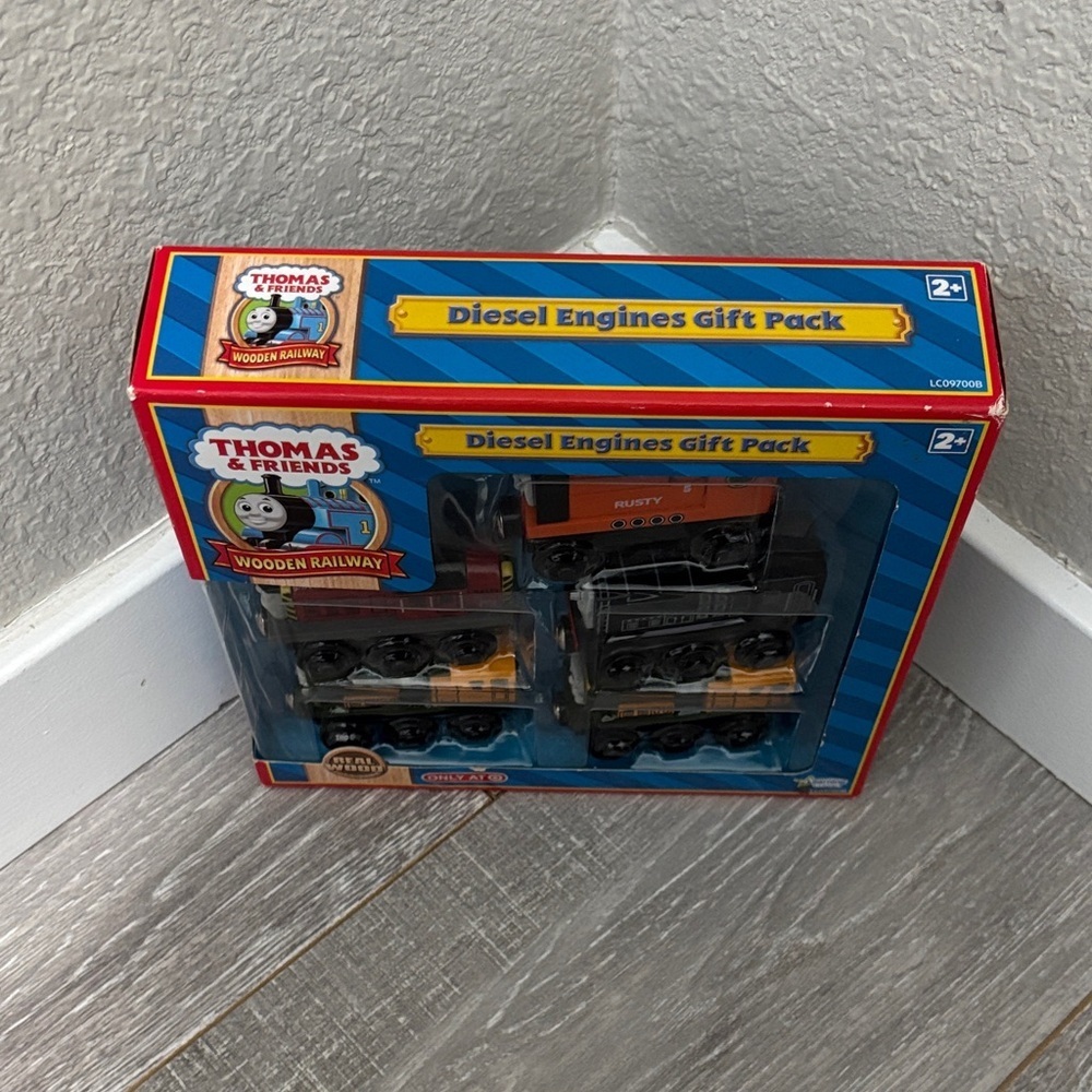 NIB Diesel Engines Gift Pack 2008 - Picture 5 of 9